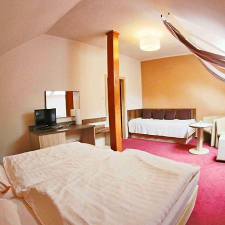 קארלשטיין Hotel Koruna מראה חיצוני תמונה