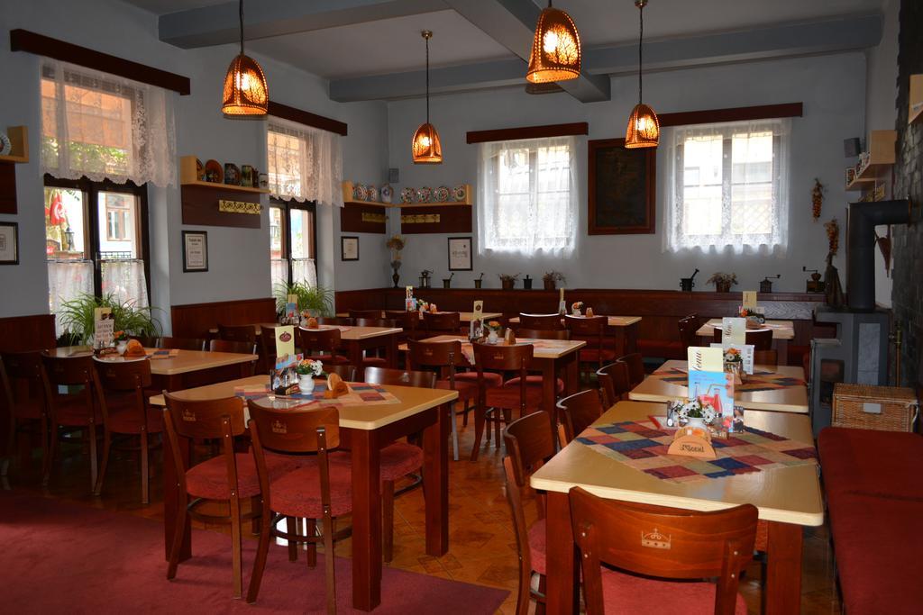 קארלשטיין Hotel Koruna מראה חיצוני תמונה