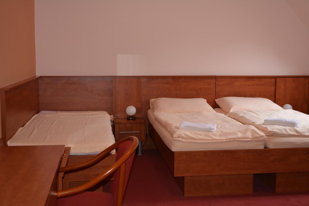 קארלשטיין Hotel Koruna חדר תמונה