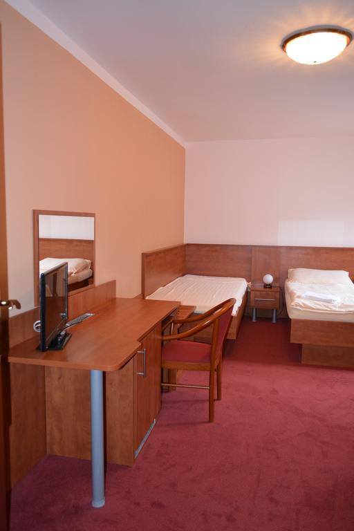 קארלשטיין Hotel Koruna חדר תמונה