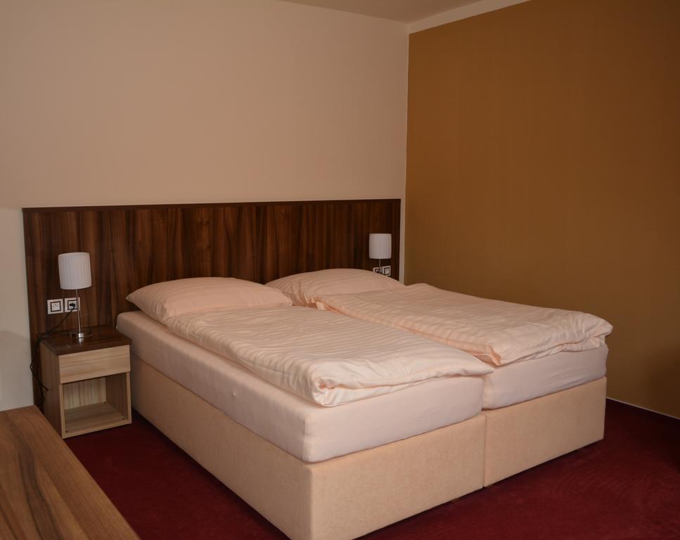 קארלשטיין Hotel Koruna חדר תמונה