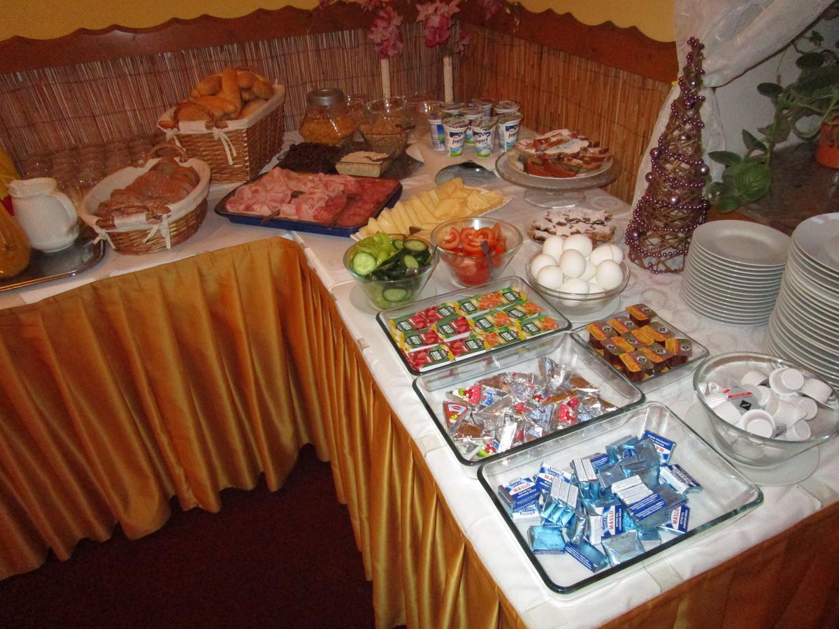 קארלשטיין Hotel Koruna מראה חיצוני תמונה